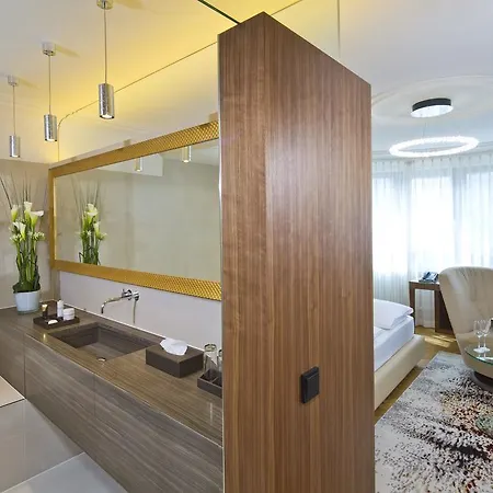 Hotel Maximilian - Stadthaus Penz 4*