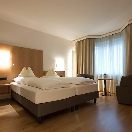 Maximilian - Stadthaus Penz İnnsbruck