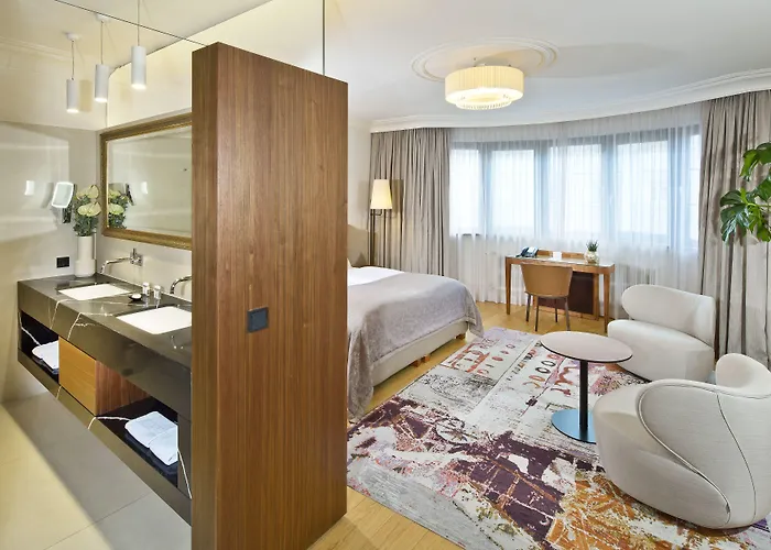 马克西米利安彭茨市政厅酒店 因斯布鲁克