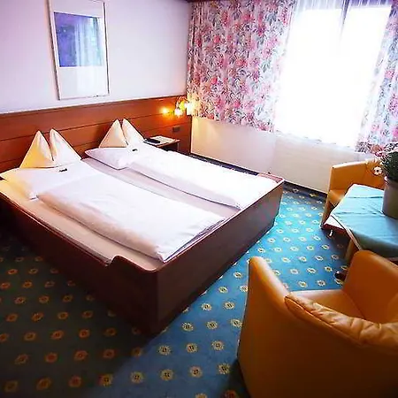 Maximilian - Stadthaus Penz Отель Инсбрук